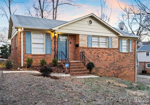 Photo 1 of Single family home for sale at 1717 Woodvalley Dr, Charlotte, NC 28216 | MLS# 4342546 | Listing updated on 2026-09-22