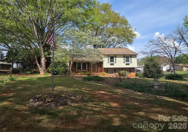 Photo 2 of Single family home for sale at 4709 Oakwood Cir, Gastonia, NC 28056 | MLS# 4343156 | Listing updated on 2026-09-28