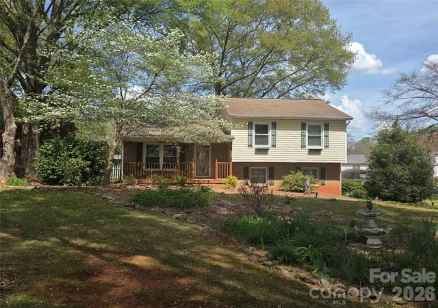 Photo 3 of Single family home for sale at 4709 Oakwood Cir, Gastonia, NC 28056 | MLS# 4343156 | Listing updated on 2026-09-28