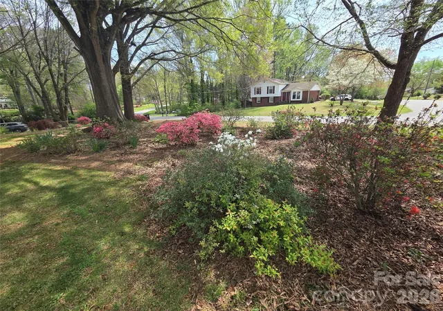 Photo 3 of Single family home for sale at 4709 Oakwood Cir, Gastonia, NC 28056 | MLS# 4343156 | Listing updated on 2026-09-28