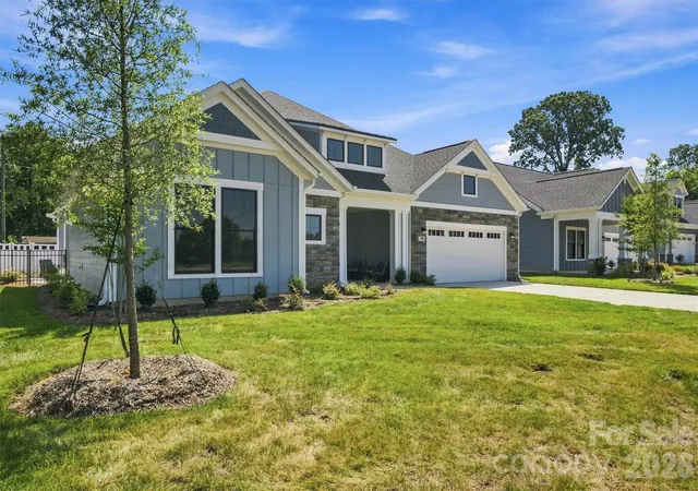 Photo 3 of Single family home for sale at 3015 Five Crk Rd, Charlotte, NC 28213 | MLS# 4343497 | Listing updated on 2026-10-06