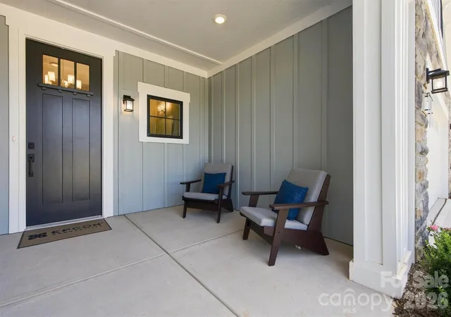 Photo 3 of Single family home for sale at 3015 Five Crk Rd, Charlotte, NC 28213 | MLS# 4343497 | Listing updated on 2026-10-06