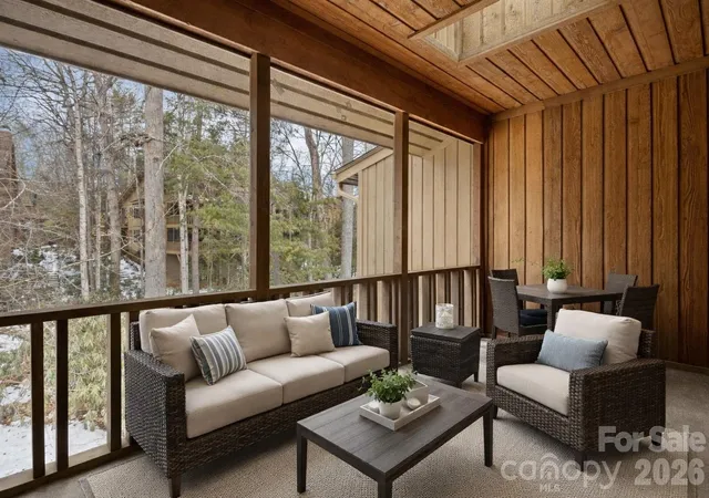 Listing Photo 5 - Condo for sale in building located at 605 Red Oak Dr, Hendersonville, NC 28791