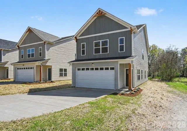 Photo 1 of Single family home for sale at 566 W Wilson Ave, Mooresville, NC 28115 | MLS# 4343857 | Listing updated on 2026-09-14