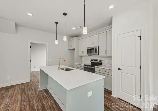 Photo 4 of Single family home for sale at 566 W Wilson Ave, Mooresville, NC 28115 | MLS# 4343857 | Listing updated on 2026-09-14