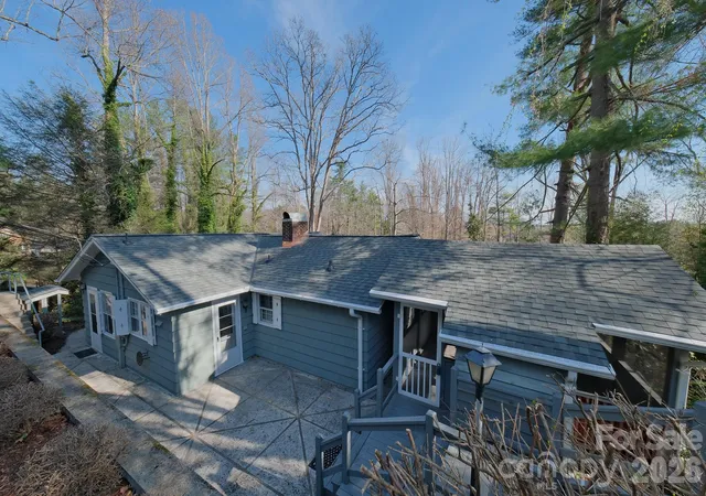 Photo 2 of Single family home for sale at 71 Norfolk Ln, Hendersonville, NC 28739 | MLS# 4345352 | Listing updated on 2026-09-23