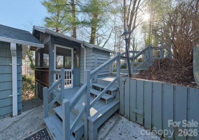 Photo 3 of Single family home for sale at 71 Norfolk Ln, Hendersonville, NC 28739 | MLS# 4345352 | Listing updated on 2026-09-23