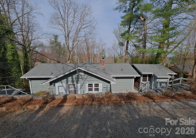 Photo 3 of Single family home for sale at 71 Norfolk Ln, Hendersonville, NC 28739 | MLS# 4345352 | Listing updated on 2026-09-23