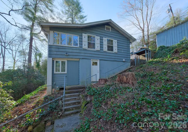 Photo 4 of Single family home for sale at 71 Norfolk Ln, Hendersonville, NC 28739 | MLS# 4345352 | Listing updated on 2026-09-23