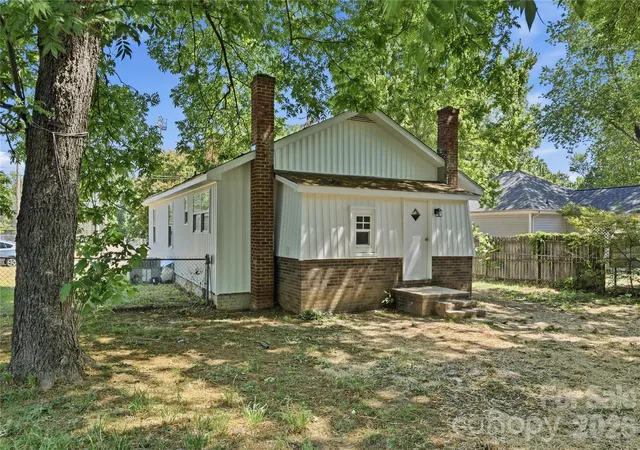 Photo 2 of Single family home for sale at 92 Spencer Ave, Mooresville, NC 28115 | MLS# 4345908 | Listing updated on 2026-09-10