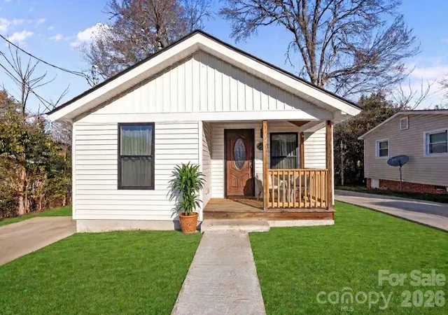 Photo 2 of Single family home for sale at 332 Dunlap St, Lancaster, SC 29720 | MLS# 4345986 | Listing updated on 2026-09-11