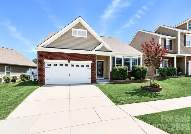 Photo 1 of Single family home for sale at 180 N Cromwell Dr, Mooresville, NC 28115 | MLS# 4346533 | Listing updated on 2026-09-22