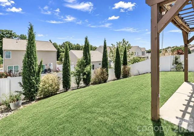Photo 3 of Single family home for sale at 180 N Cromwell Dr, Mooresville, NC 28115 | MLS# 4346533 | Listing updated on 2026-09-22