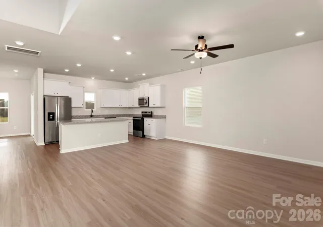 Photo 2 of Single family home for sale at 3329 Yorkshire Dr, Gastonia, NC 28052 | MLS# 4349071 | Listing updated on 2026-10-02