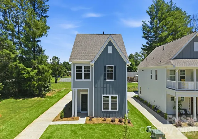 Photo 1 of Single family home for sale at 4009 Grommet Ct, Matthews, NC 28105 | MLS# 4349580 | Listing updated on 2026-09-26