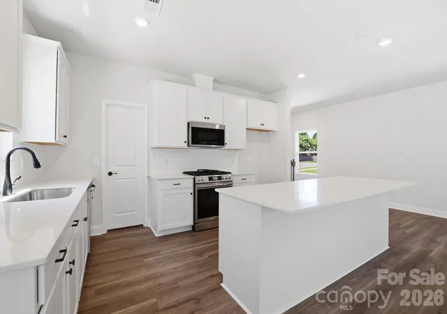 Photo 3 of Single family home for sale at 4009 Grommet Ct, Matthews, NC 28105 | MLS# 4349580 | Listing updated on 2026-09-26