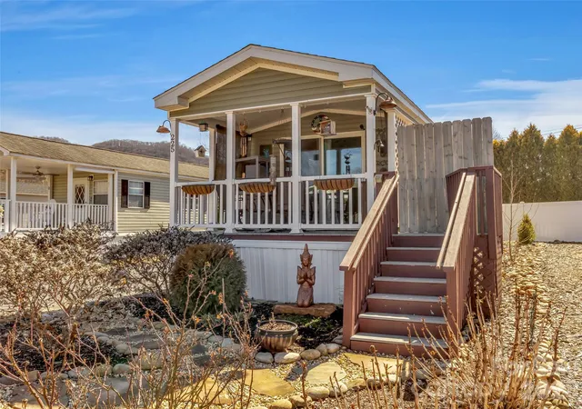 Photo 4 of Single family home for sale at 225 Pike Point, Waynesville, NC 28785 | MLS# 4350220 | Listing updated on 2026-09-30