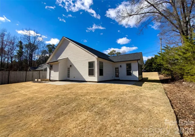 Photo 4 of Single family home for sale at 429 Old Speedway Dr NW, Concord, NC 28027 | MLS# 4350475 | Listing updated on 2026-09-10