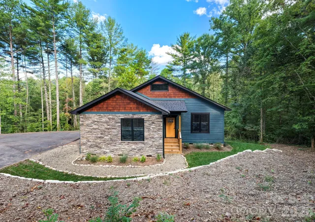 Photo 2 of Single family home for sale at 22 Deep Woods Rd, Weaverville, NC 28787 | MLS# 4350536 | Listing updated on 2026-09-28