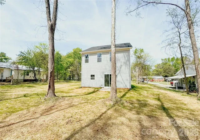 Photo 4 of Single family home for sale at 304 Woodside Dr, Harrisburg, NC 28075 | MLS# 4350580 | Listing updated on 2026-09-14