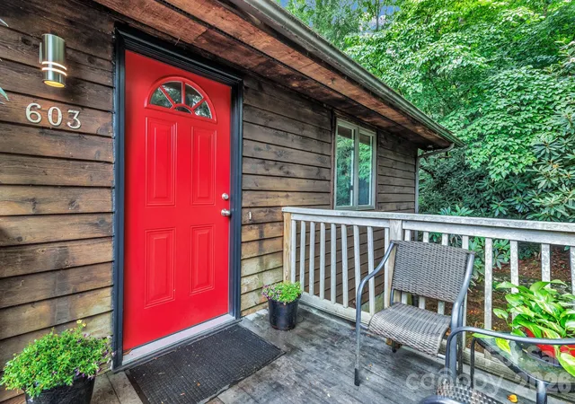 Photo 2 of Single family home for sale at 603 Rose Hl Rd, Asheville, NC 28803 | MLS# 4351754 | Listing updated on 2026-09-30