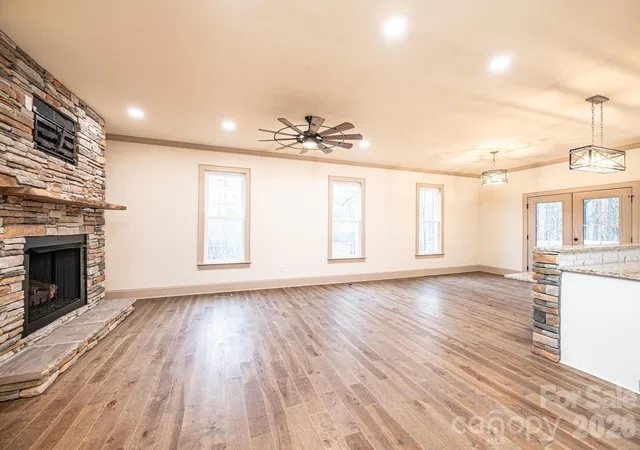 Photo 2 of Single family home for sale at 1610 Summerlin Pl, Newton, NC 28658 | MLS# 4352272 | Listing updated on 2026-09-10