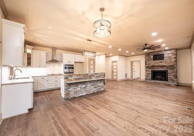 Photo 4 of Single family home for sale at 1610 Summerlin Pl, Newton, NC 28658 | MLS# 4352272 | Listing updated on 2026-09-10