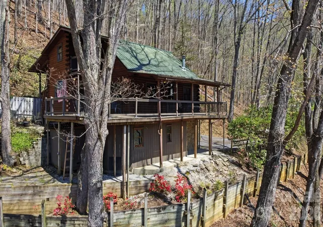 Photo 2 of Single family home for sale at 1837 E Alarka Rd, Bryson City, NC 28713 | MLS# 4353051 | Listing updated on 2026-10-02
