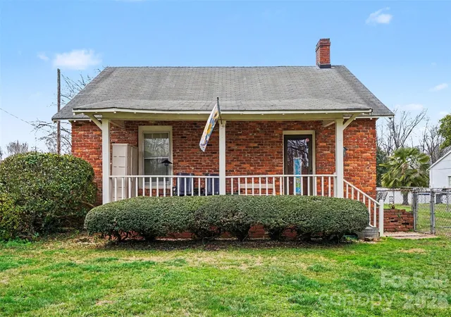 Photo 1 of Single family home for sale at 7 Stowe St, Lowell, NC 28098 | MLS# 4353479 | Listing updated on 2026-09-25