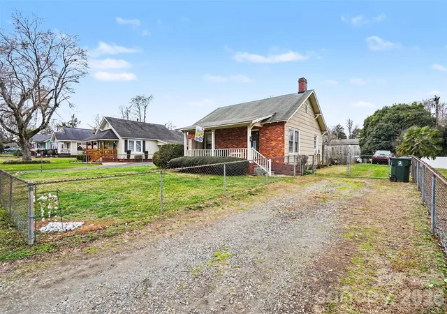 Photo 2 of Single family home for sale at 7 Stowe St, Lowell, NC 28098 | MLS# 4353479 | Listing updated on 2026-09-25
