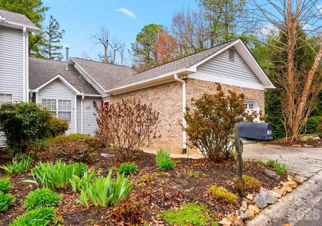 Photo 2 of Townhouse for sale at 100 Thistle Knoll Ct, Asheville, NC 28803 | MLS# 4355121 | Listing updated on 2026-10-09