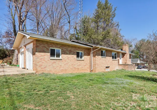 Photo 1 of Single family home for sale at 541 Paragon Pkwy, Clyde, NC | MLS# 4355226 | Listing updated on 2026-10-01