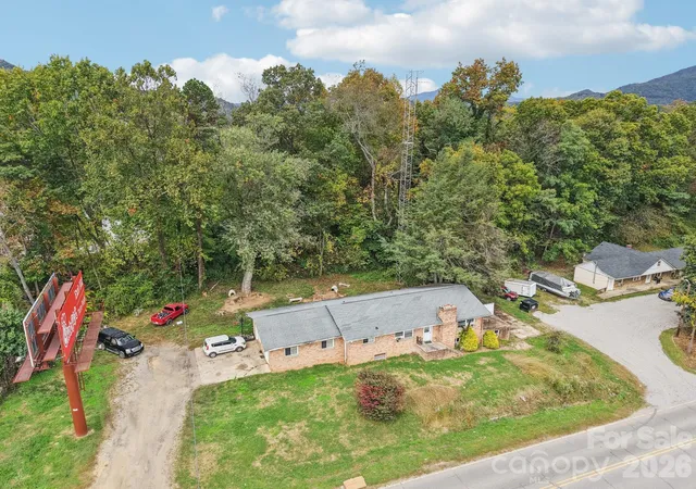 Photo 3 of Single family home for sale at 541 Paragon Pkwy, Clyde, NC | MLS# 4355226 | Listing updated on 2026-10-01