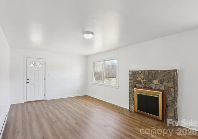 Photo 4 of Single family home for sale at 541 Paragon Pkwy, Clyde, NC | MLS# 4355226 | Listing updated on 2026-10-01