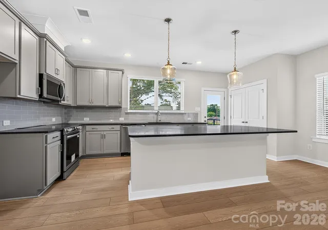 Photo 3 of Sale Pending at 1144 Bismuth Ln, Charlotte, NC 28211 | MLS# 4355308 | Listing updated on 2026-10-13