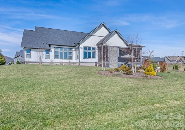 Photo 4 of Single family home for sale at 717 Daniel Cir Dr, Mills River, NC 28759 | MLS# 4355439 | Listing updated on 2026-09-27
