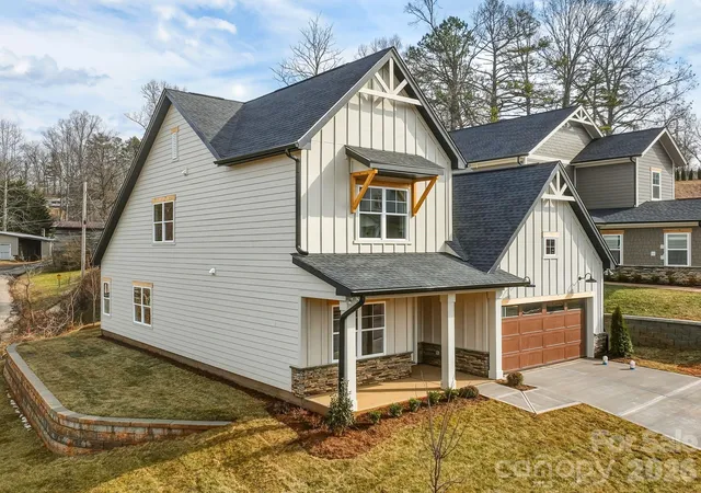 Photo 2 of Single family home for sale at 118 Chapel Xing Ln #10, Swannanoa, NC | MLS# 4355448 | Listing updated on 2026-09-30