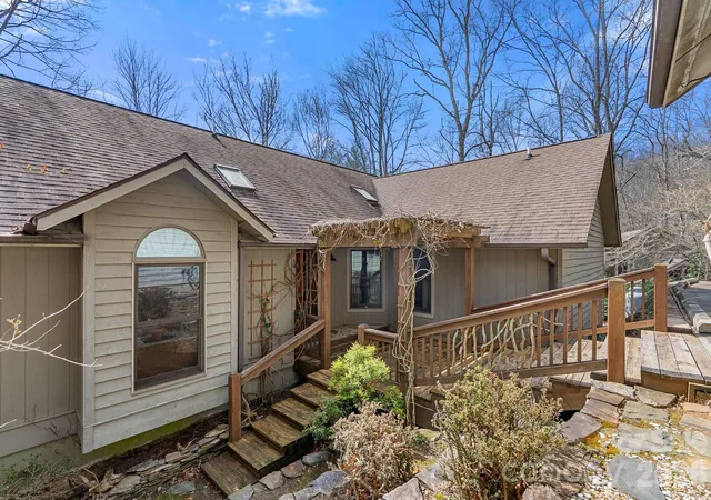 Photo 2 of Single family home for sale at 306 S Sequoyah Ln, Brevard, NC 28712 | MLS# 4355647 | Listing updated on 2026-09-12