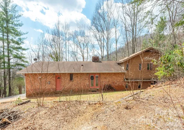 Photo 2 of Single family home for sale at 118 Richard Ln, Black Mountain, NC 28711 | MLS# 4356314 | Listing updated on 2026-09-29