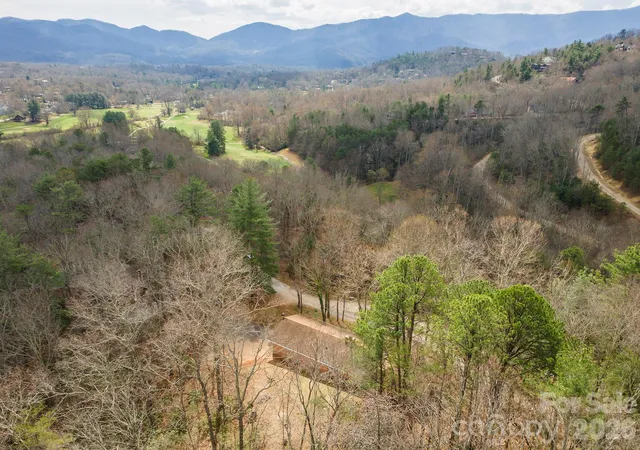 Photo 3 of Single family home for sale at 118 Richard Ln, Black Mountain, NC 28711 | MLS# 4356314 | Listing updated on 2026-09-29