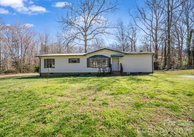 Photo 1 of Sale Pending at 122 Hotel Hl Dr, Landrum, SC 29356 | MLS# 4356326 | Listing updated on 2026-09-11