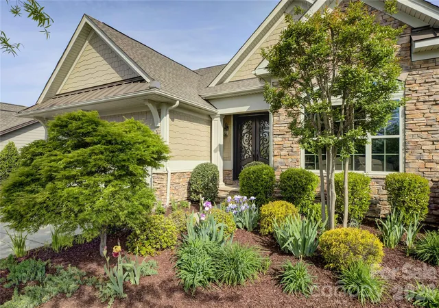Photo 1 of Single family home for sale at 14802 Creeks Edge Dr, Charlotte, NC 28278 | MLS# 4356653 | Listing updated on 2026-09-30