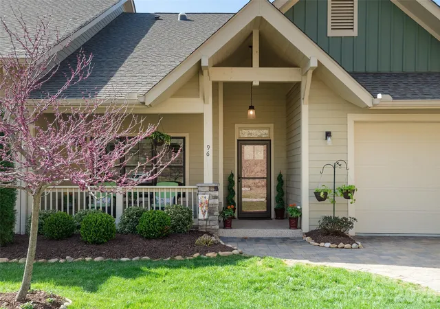 Photo 2 of Townhouse for sale at 96 Copper Crk Ln, Hendersonville, NC 28739 | MLS# 4356746 | Listing updated on 2026-09-15