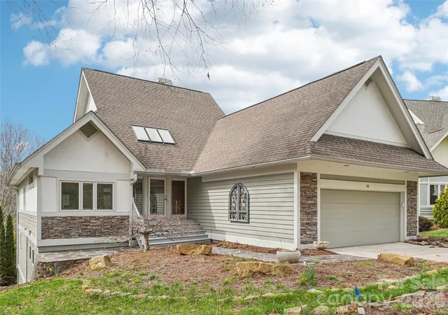 Photo 2 of Single family home for sale at 38 Highland Pointe Dr, Weaverville, NC 28787 | MLS# 4357274 | Listing updated on 2026-10-04