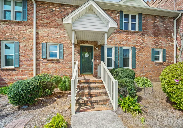 Condo for sale at 1160 SE Crestmont Dr, Concord, NC 28025 | MLS# 4357365