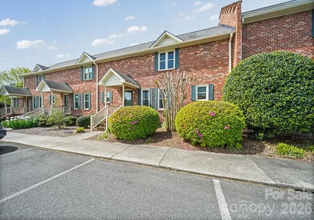 Photo 2 of Condo for sale at 1160 SE Crestmont Dr, Concord, NC 28025 | MLS# 4357365 | Listing updated on 2026-09-12