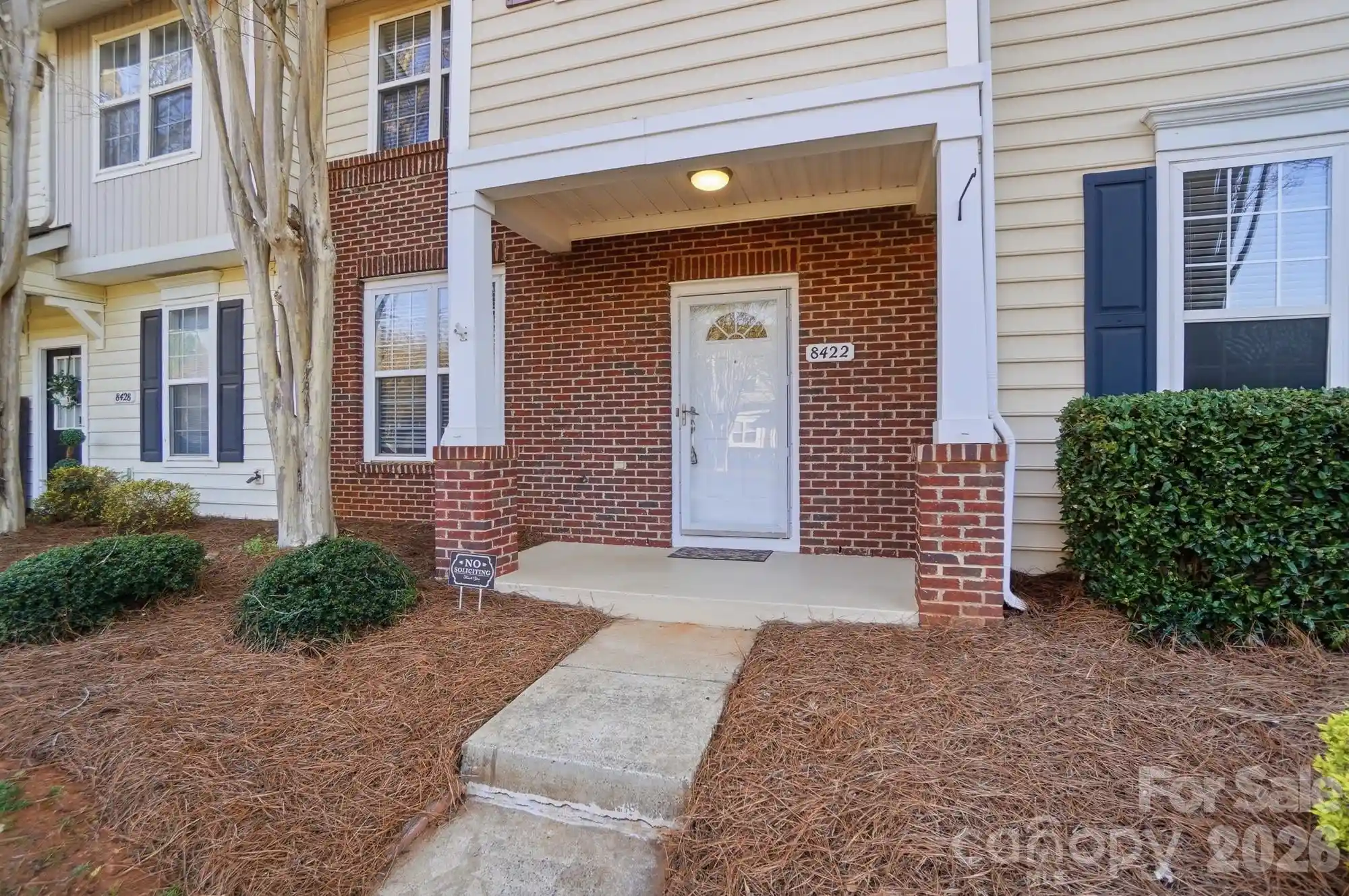 Listing Photo 2 - Condo for sale in 8422 Chaceview Ct located at 8422 Chaceview Ct, Charlotte, NC 28269 - Unit 8422 Chaceview Ct