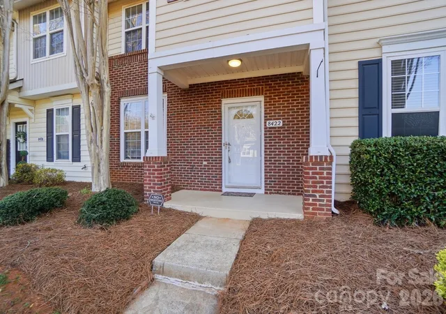 Listing Photo 2 - Condo for sale in building located at 8422 Chaceview Ct, Charlotte, NC 28269