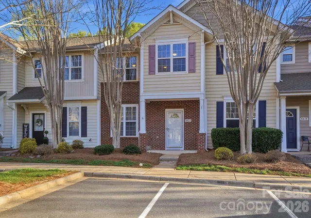 Listing Photo 3 - Condo for sale in building located at 8422 Chaceview Ct, Charlotte, NC 28269