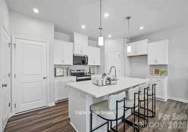 Photo 3 of Sale Pending at 725 Flatiron Dr, Rock Hill, SC 29730 | MLS# 4358802 | Listing updated on 2026-09-15